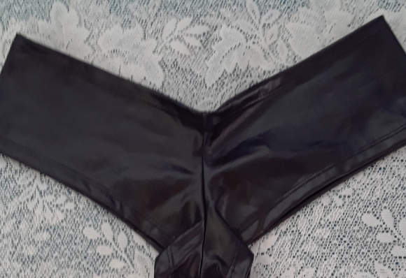 Mini Booty Short - Picture 2 of 3